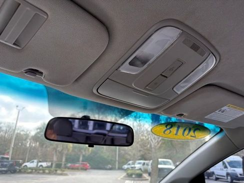 Used 2018 Kia Sedona L image 19