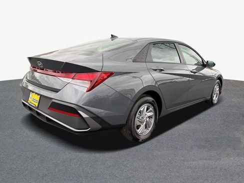 New 2026 Hyundai Elantra SE FWD image 3