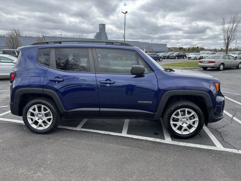 Used 2019 Jeep Renegade Sport w/ Sport Appearance Group image 16