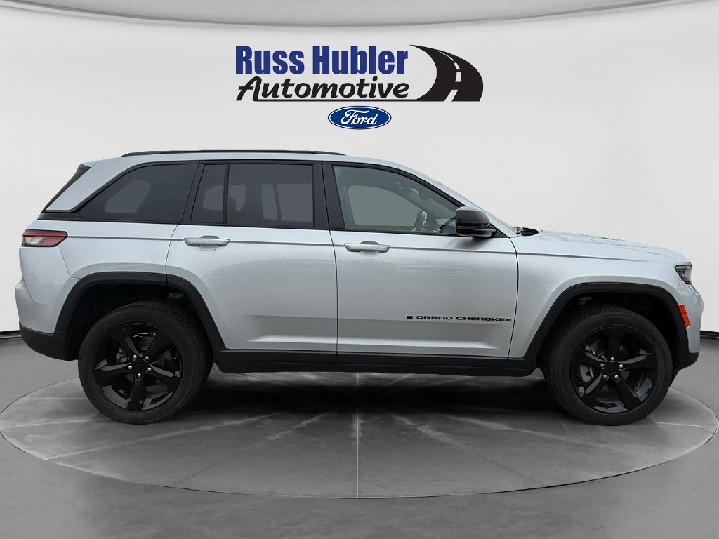 Used 2023 Jeep Grand Cherokee Altitude AWD/4WD image 8