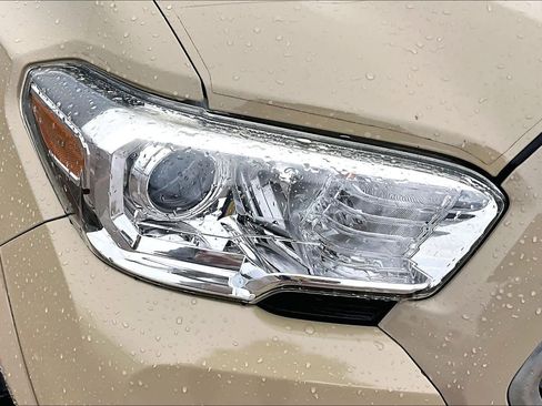 Used 2019 Toyota Tacoma SR5 RWD image 27