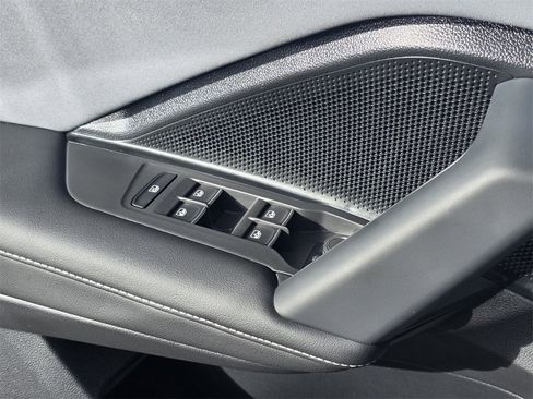 New 2026 Volkswagen Tiguan SE R-Line image 4