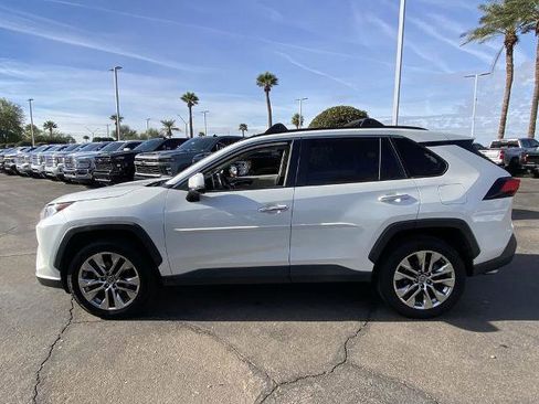 Used 2019 Toyota RAV4 Limited image 4