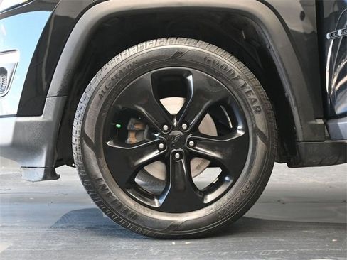 Used 2018 Jeep Compass Altitude image 11