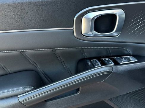 Used 2021 Kia Sorento SX image 11