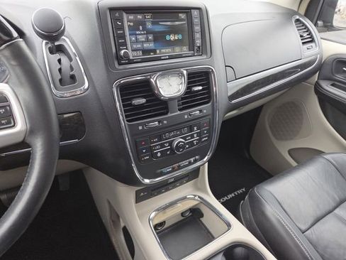 Used 2014 Chrysler Town & Country Limited w/ Luxury Group FWD image 36