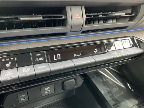Used 2025 Toyota Prius XLE image 24