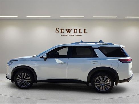 Used 2022 Nissan Pathfinder SL w/ SL Premium Package image 2