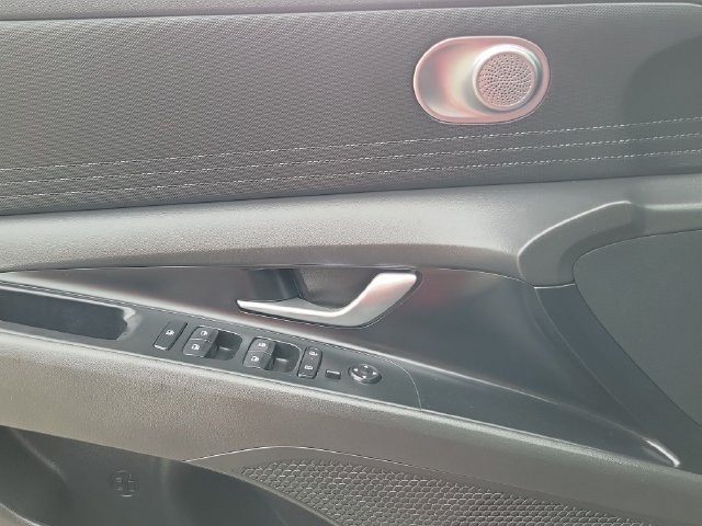 Used 2024 Hyundai Elantra SEL FWD image 10