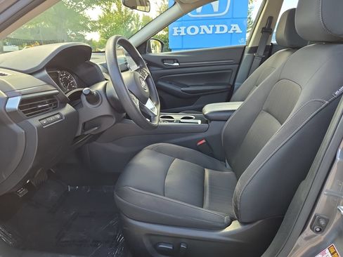 Used 2024 Nissan Altima 2.5 SV FWD image 11