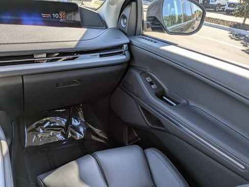 New 2026 Lincoln Navigator Premiere image 17