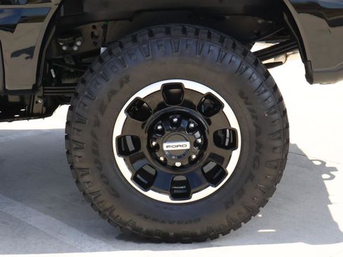 Used 2026 Ford F250 Platinum w/ Tremor Off-Road Package image 11