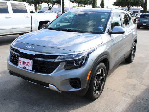 Used 2024 Kia Seltos EX FWD image 4
