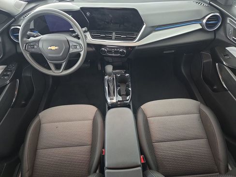 Used 2025 Chevrolet Trax LT FWD image 25