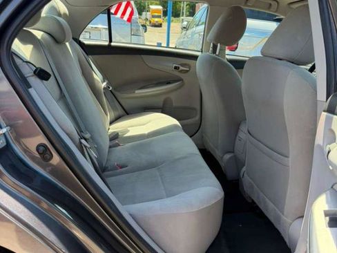 Used 2013 Toyota Corolla LE FWD image 28