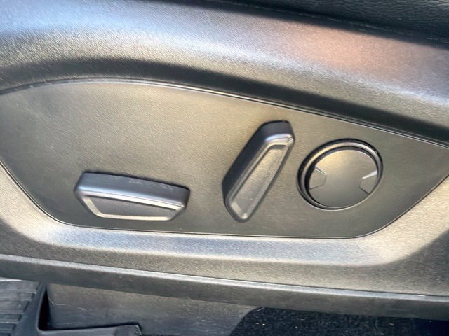 Used 2020 Ford Explorer XLT w/ Equipment Group 202A AWD/4WD image 29