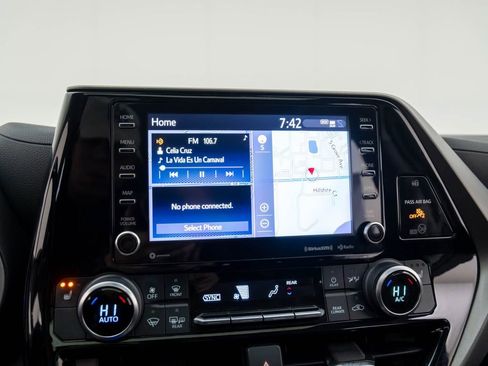 Used 2022 Toyota Highlander XLE image 23