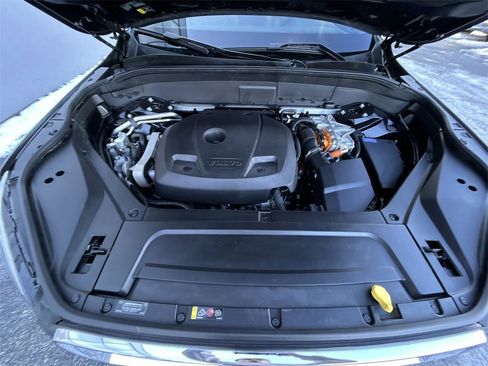 Certified 2024 Volvo XC90 T8 Plus w/ Protection Package image 14