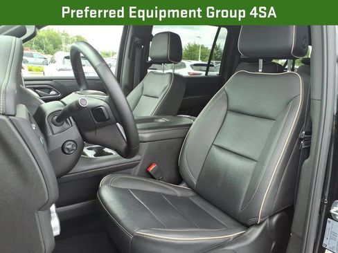 Certified 2023 GMC Yukon XL SLT w/ SLT Premium Package AWD/4WD image 17