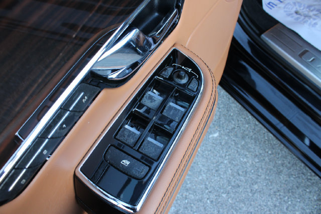 Used 2012 Jaguar XJ L RWD image 11