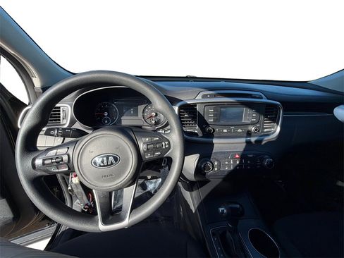 Used 2017 Kia Sorento LX image 21