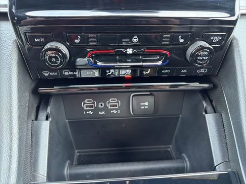 Used 2025 Jeep Grand Cherokee Limited image 25