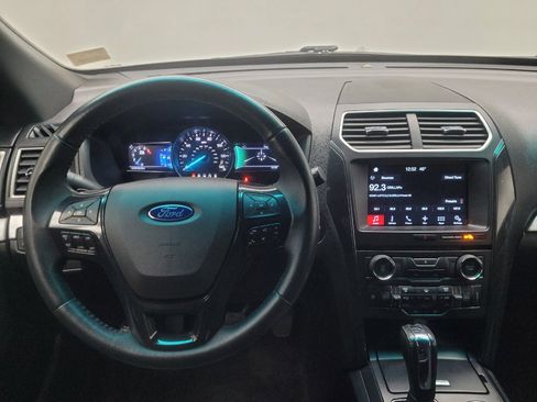 Used 2017 Ford Explorer XLT w/ Equipment Group 201A AWD/4WD image 22