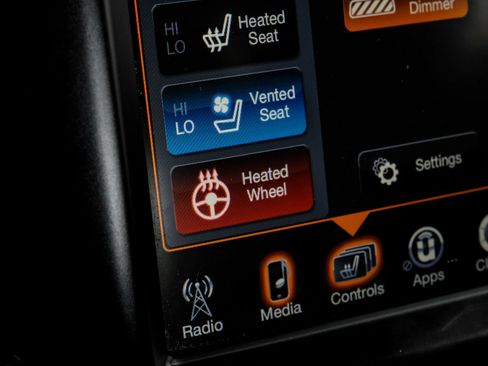 Used 2015 RAM 1500 Laramie w/ Convenience Group AWD/4WD image 30