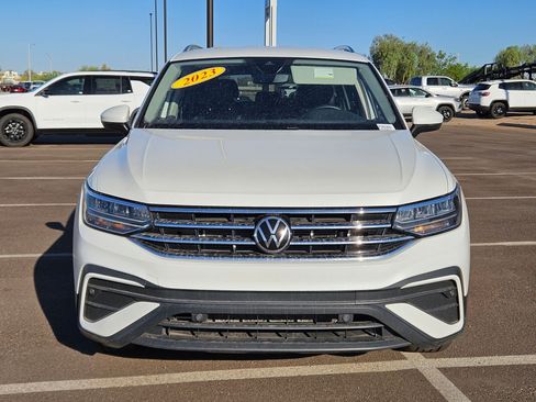 Used 2023 Volkswagen Tiguan SE AWD/4WD image 9