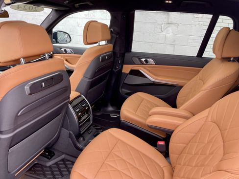 Used 2024 BMW X7 xDrive40i w/ M Sport Package image 30