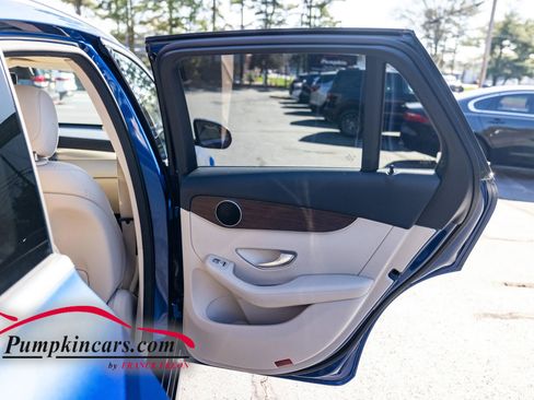 Used 2022 Mercedes-Benz GLC 300 4MATIC w/ Premium Package Lite image 15