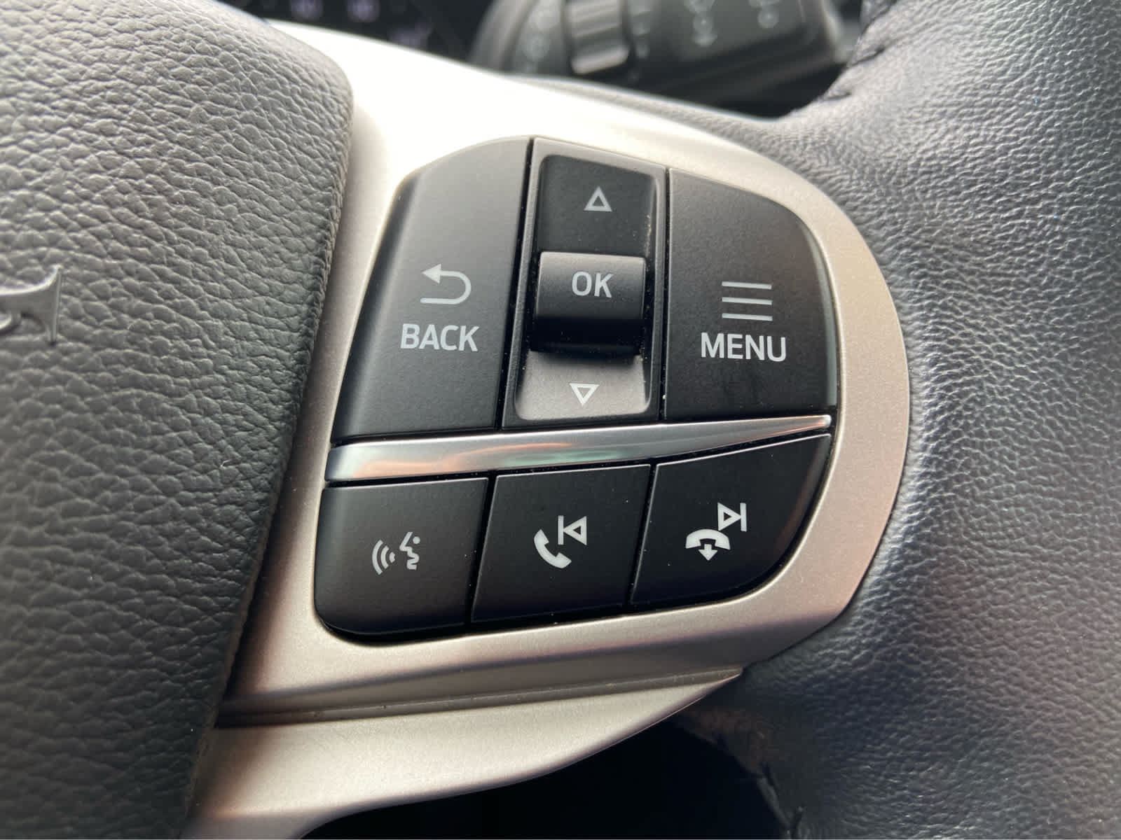Used 2023 Ford Explorer XLT w/ Equipment Group 202A AWD/4WD image 29