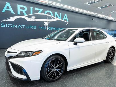 Used 2021 Toyota Camry SE w/ Carpet Mat Package (TMS)