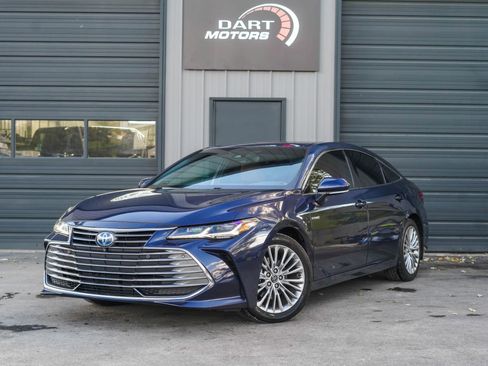 Used 2019 Toyota Avalon Limited image 3