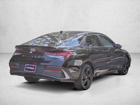 New 2026 Hyundai Elantra SEL Sport FWD image 2