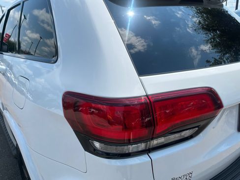 Used 2022 Jeep Grand Cherokee Laredo X RWD image 39
