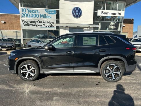 New 2025 Volkswagen Tiguan SE image 2