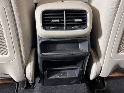 Used 2025 Mercedes-Benz GLE 350 4MATIC image 32