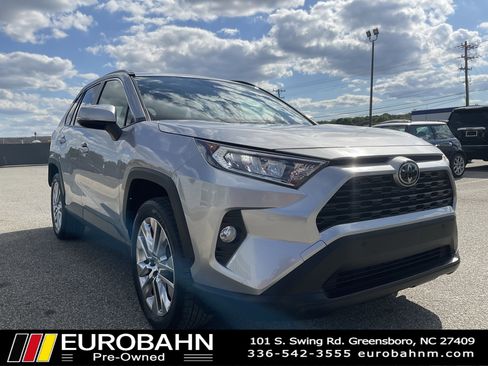 Used 2021 Toyota RAV4 XLE Premium image 23