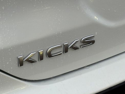 Used 2023 Nissan Kicks SR w/ SR Premium Package image 11