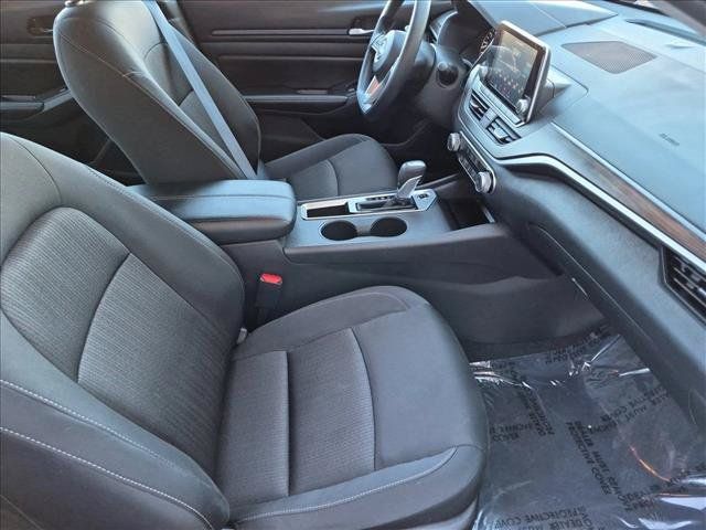 Used 2025 Nissan Altima 2.5 SV FWD image 19