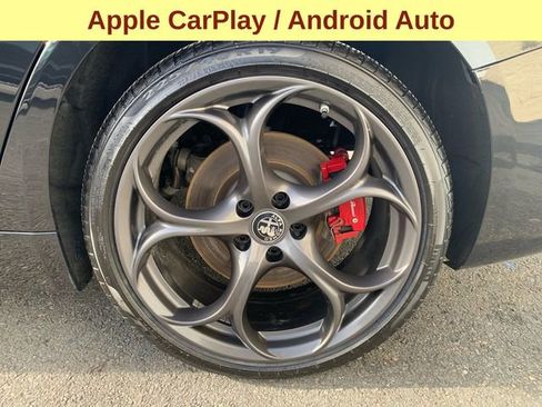 Used 2024 Alfa Romeo Giulia Ti w/ Performance Driving Package image 9