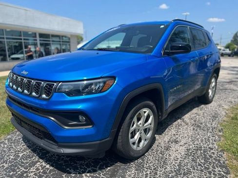 Used 2024 Jeep Compass Latitude AWD/4WD image 4