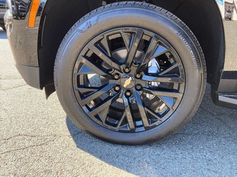 New 2025 Chevrolet Suburban Premier AWD/4WD image 29