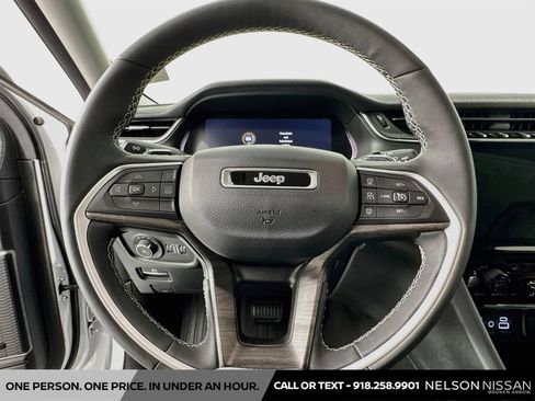 Used 2023 Jeep Grand Cherokee L Limited AWD/4WD image 11
