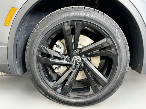 Used 2023 Volkswagen Tiguan SE R-Line AWD/4WD image 11