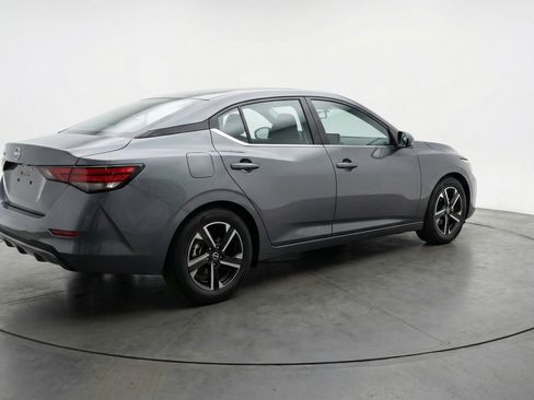 Used 2025 Nissan Sentra SV image 9