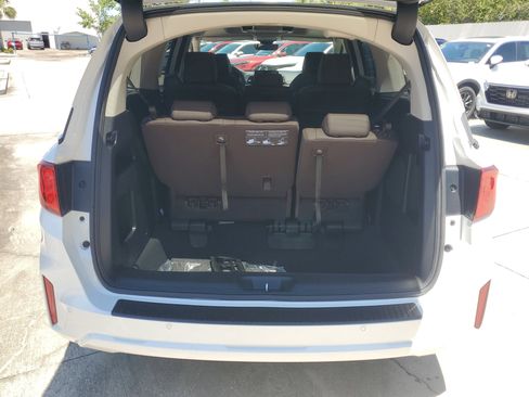 New 2026 Honda Odyssey Touring image 9
