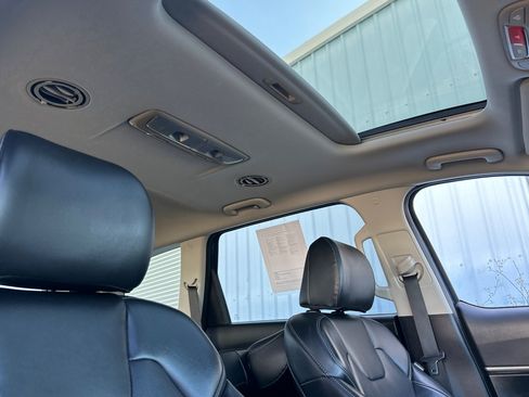 Used 2025 Kia Telluride S AWD/4WD image 19