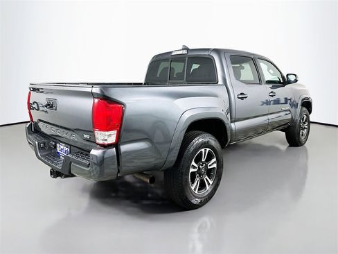 Used 2016 Toyota Tacoma TRD Sport image 8